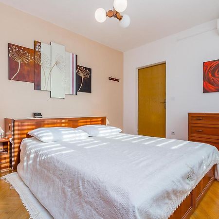 Holiday Home Villa Pula Pokoj fotografie