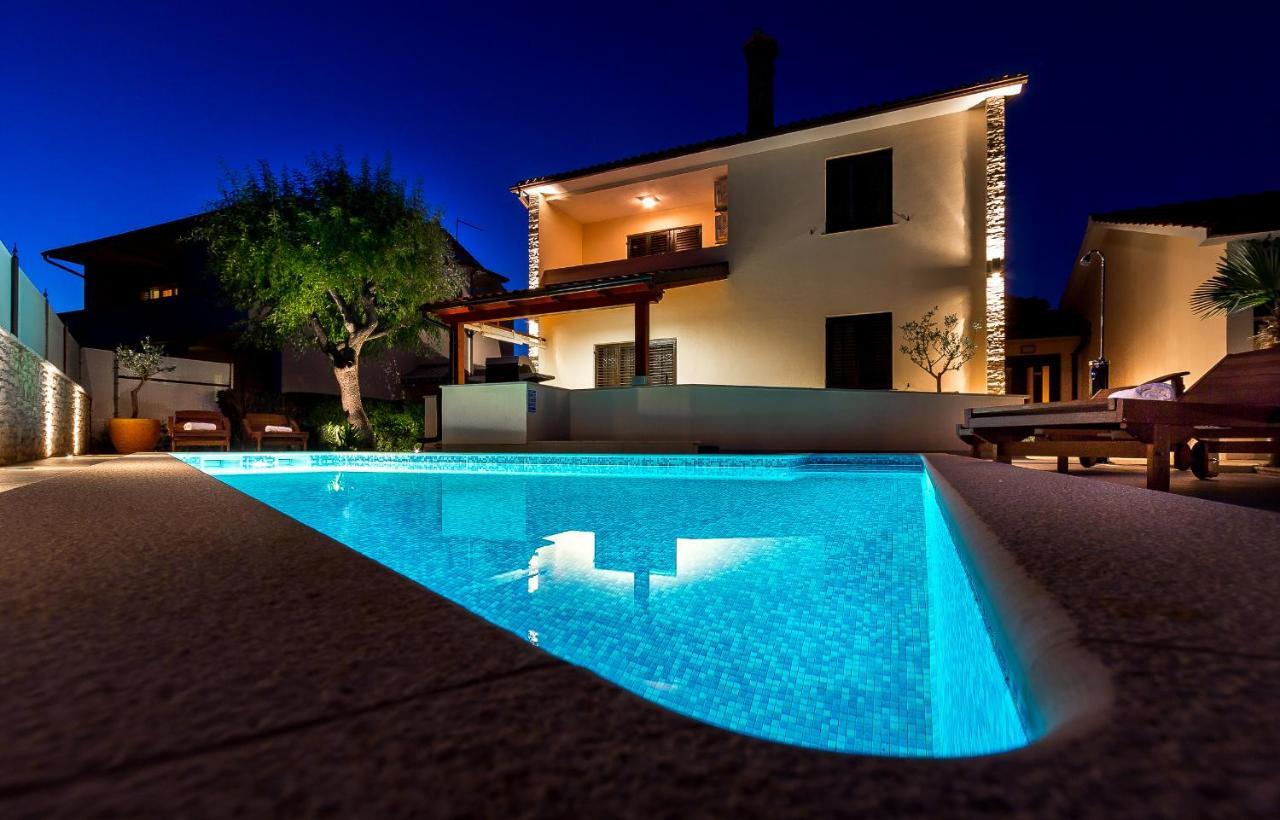 Holiday Home Villa Pula Pokoj fotografie